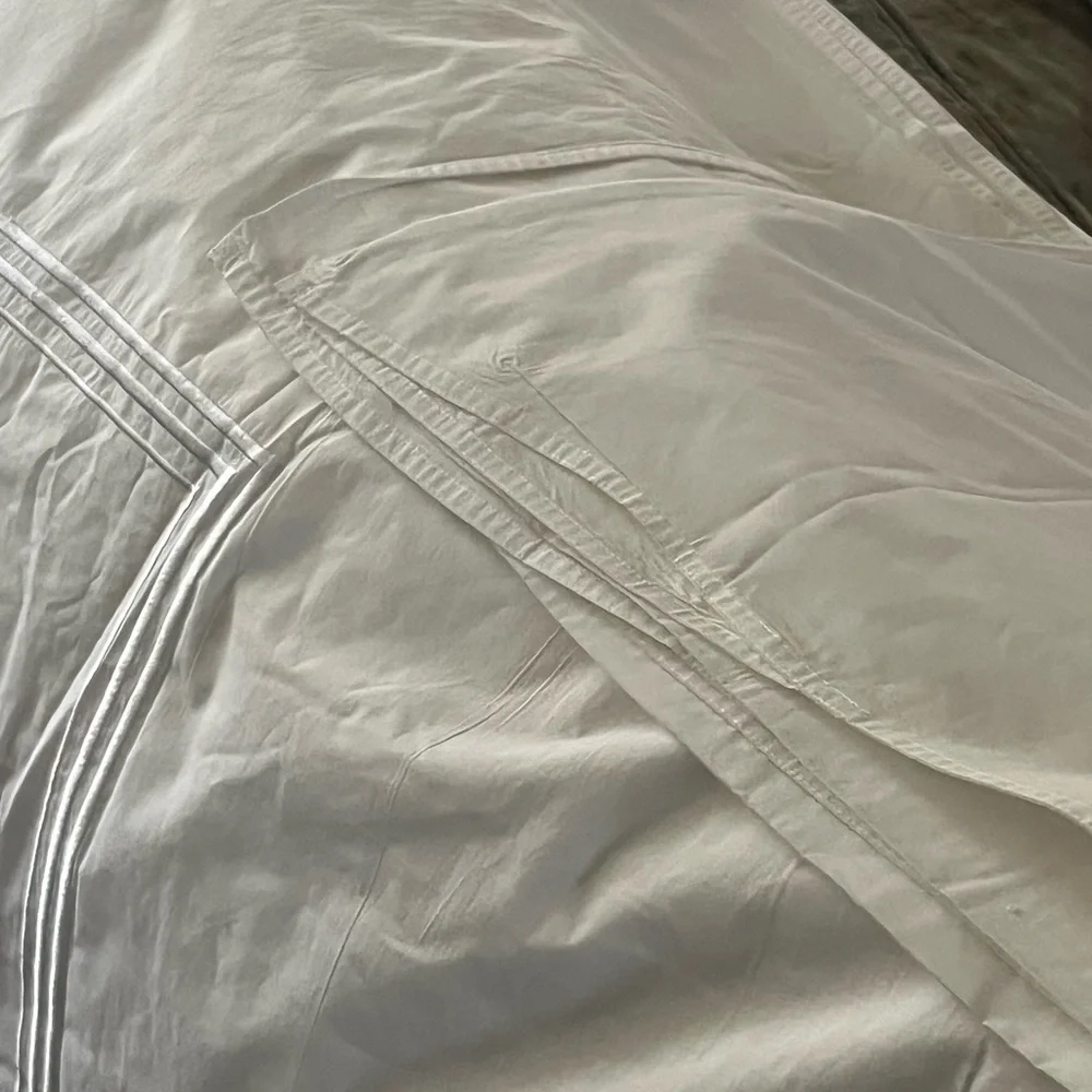 Elegant 3 Striped Embroidered bedding top Size 73 by 86 inches